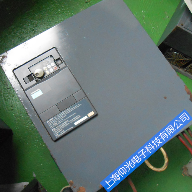 三菱變頻器維修75kw顯示故障E.OV2過電壓維修不同報(bào)警代碼