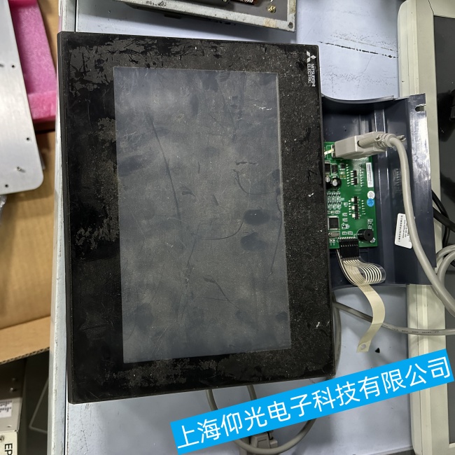 四川三菱觸摸屏A985GOT-TBD通電幾分鐘后屏幕變成藍(lán)屏故障維修服務(wù)誠信企業(yè)